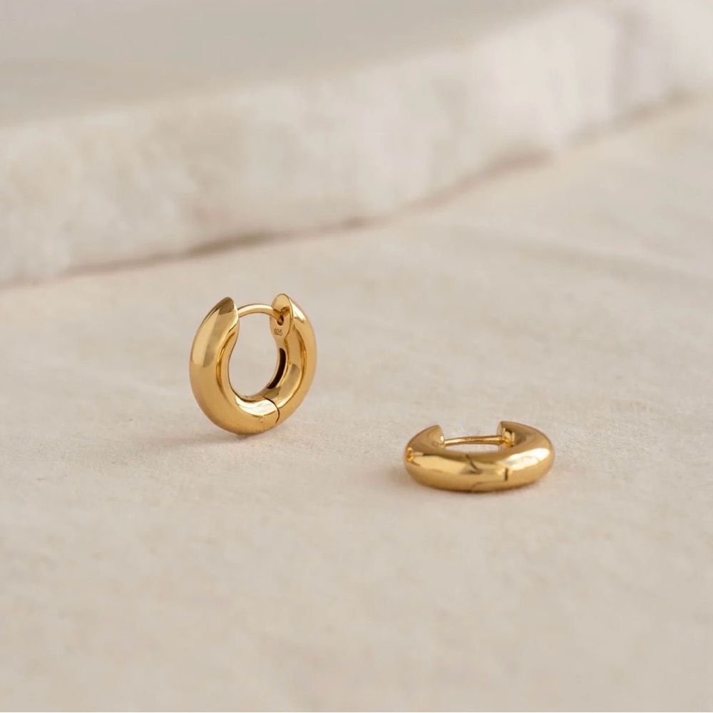 Chunky Huggie Hoop Earrings - Tove